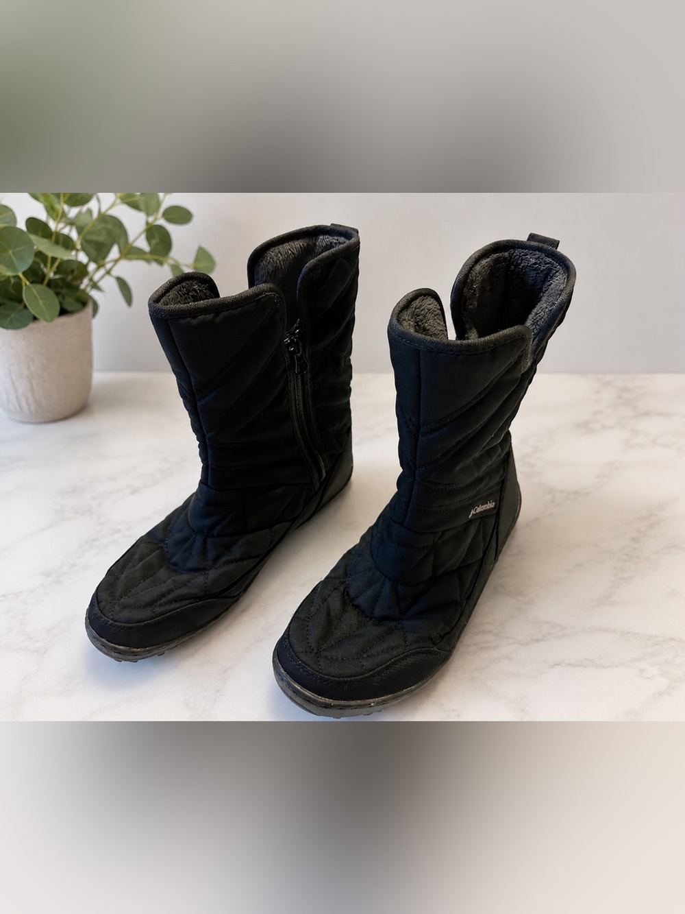 Columbia women’s winter boots size 8